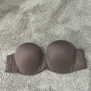 Victorias Secret ‘Body by Victoria’ lined strapless underwire bra